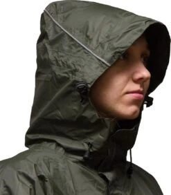 LOWLAND OUTDOOR® Wandelponcho - 100% Waterdicht (10.000mm) - Ademend (8.000g/M²) PFAS Vrij! Medium -Buiten Kampeer Aanbieding 1050x1200 1