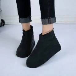 Siliconen Unisex Waterdichte Overschoenen Zwart Maat L 39-44 - Herbruikbaar – Anti Slip Regen Overschoen - Schoenhoesjes - Waterdichte Schoenbeschermers - Regenhoes – Schoenovertrek - Regenlaarzen -Buiten Kampeer Aanbieding 1200x1200 1429