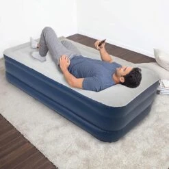 LifeGoods Luchtbed - 1 Persoons - Met Ingebouwde Pomp - Incl. Draagtas En Reparatiekit -Buiten Kampeer Aanbieding 1200x1200 847