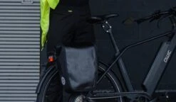 AGU Compact Regenbroek Commuter Heren - Zwart - L 21 AGU Compact Regenbroek Commuter Heren - Zwart - L -Buiten Kampeer Aanbieding 1200x700 5