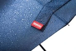 Merkloos Fredricks - Sterke Compacte Opvouwbare Tasformaat Paraplu - Stormbestendig >100 Km/u - Opent En Sluit Automatisch - Ø 97cm - Waterafstotende Teflon Coating - Sneldrogend - Donkerblauw -Buiten Kampeer Aanbieding 1200x800 224