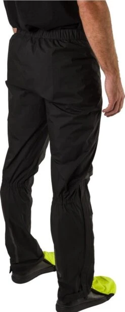 AGU Compact Regenbroek Commuter Heren - Zwart - L 15 AGU Compact Regenbroek Commuter Heren - Zwart - L -Buiten Kampeer Aanbieding 483x1200 1
