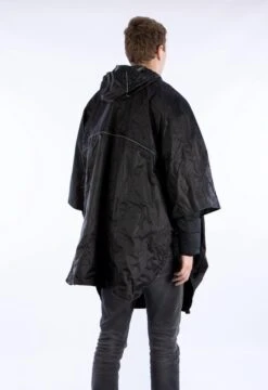 Ralka Poncho - Zwart - Volwassenen -Buiten Kampeer Aanbieding 823x1200 1